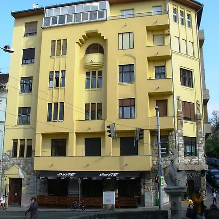 Castle Area Apartamento *